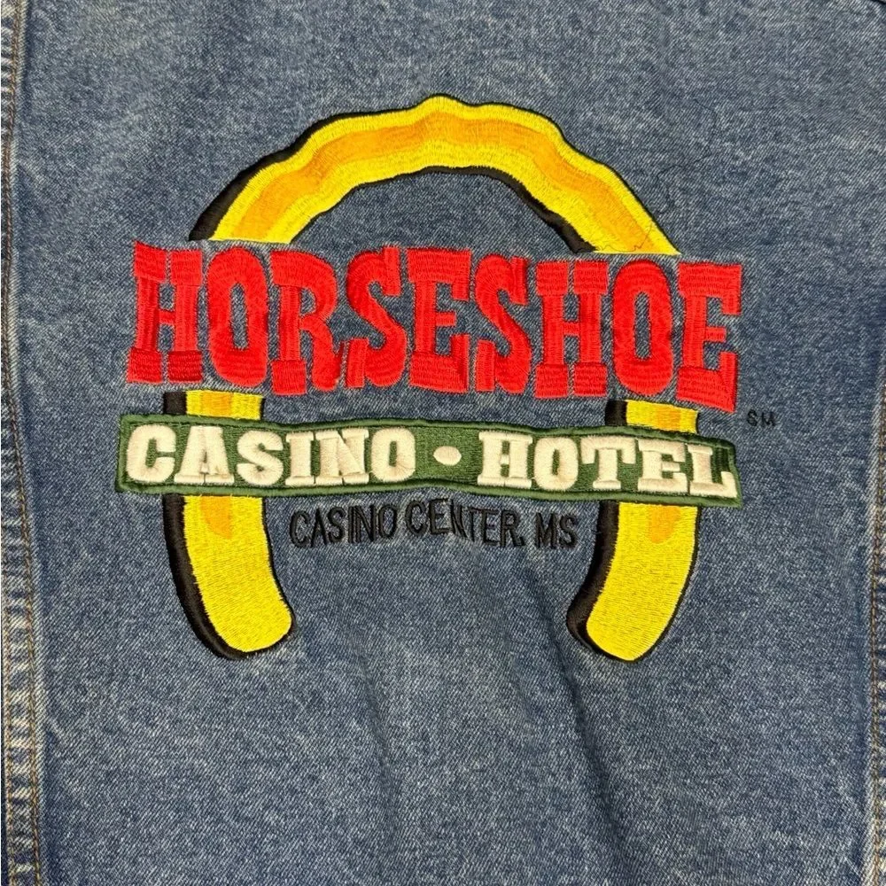 🧥🐎 Vintage Women’s Horseshoe Casino Hotel Embroidered Jean Jacket – Size M‎